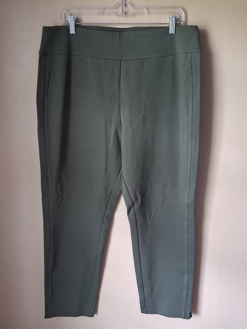 Express Women’s NWT Olive Green Ponte Pants; Size XL